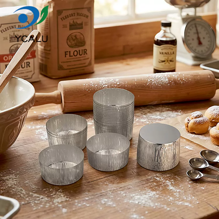 Tava de copt rotunda de unica folosinta pentru friteuza cu aer. Recipiente pentru alimente din folie de aluminiu argintie Tava de copt rotunda de unica folosinta pentru friteuza cu aer. Recipiente pentru alimente din folie de aluminiu argintie
